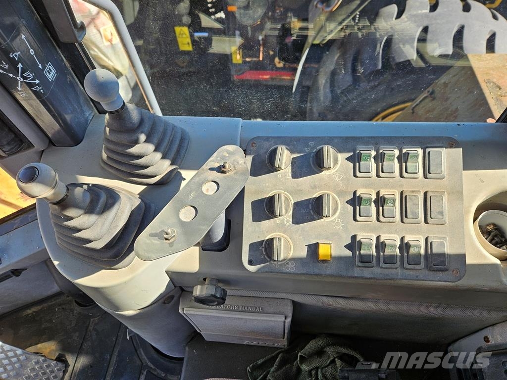 CASE 821C -  (For parts) Wheel loaders