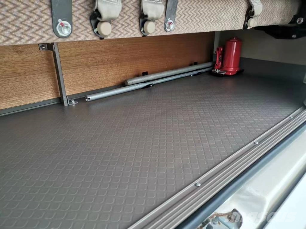 Toyota Coaster Bus 迷你巴士
