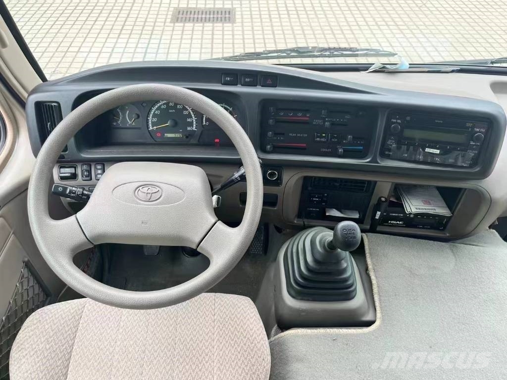 Toyota Coaster Bus 迷你巴士