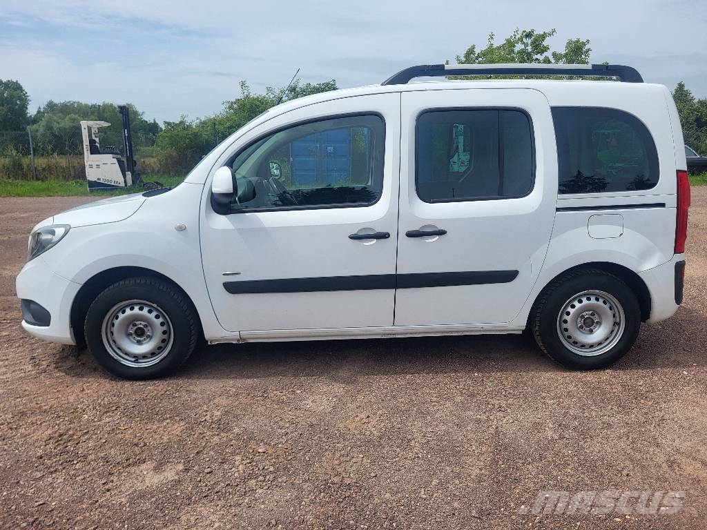 Mercedes-Benz Citan 111 CDI Vehículos de caha cerrada