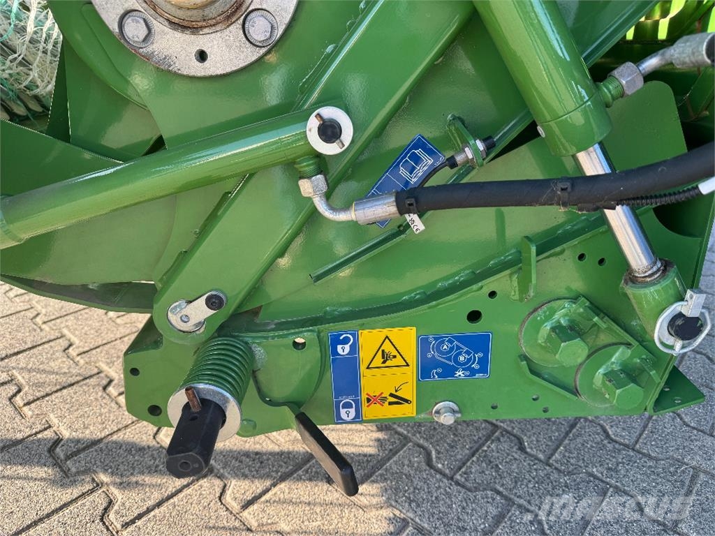 Krone Comprima F 125 XC محزمات مستديرة