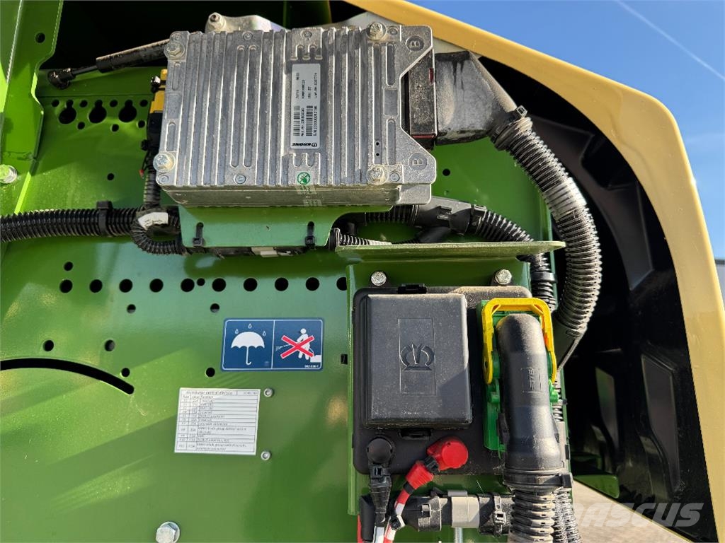 Krone Comprima F 125 XC محزمات مستديرة