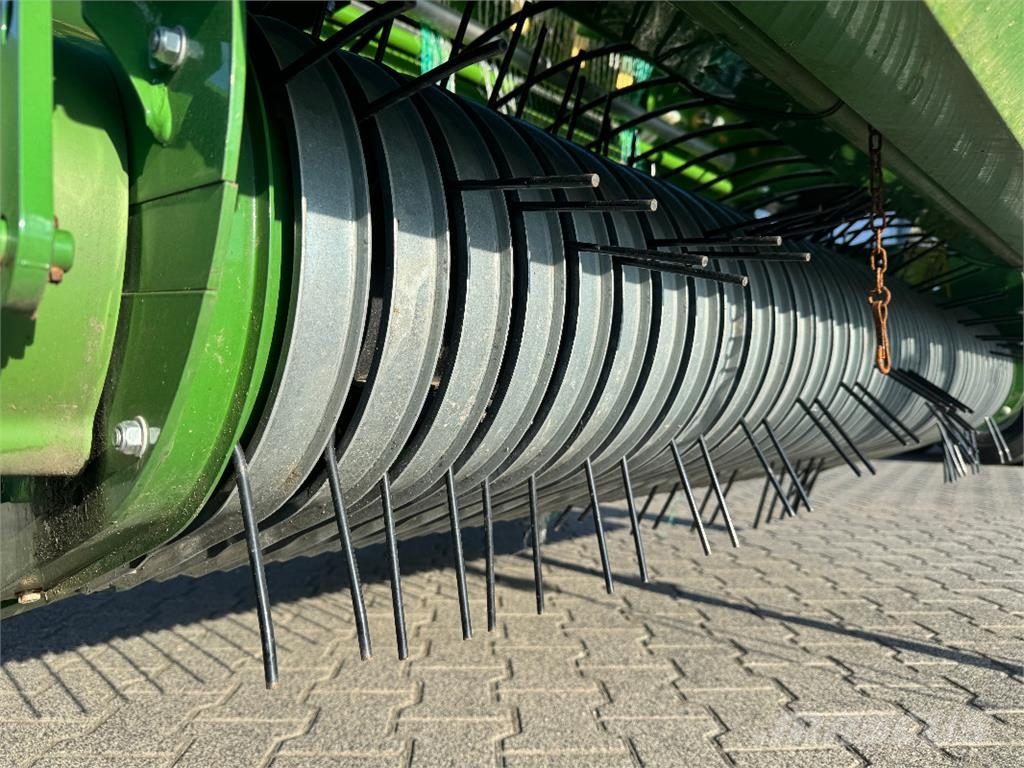 Krone Comprima F 125 XC محزمات مستديرة
