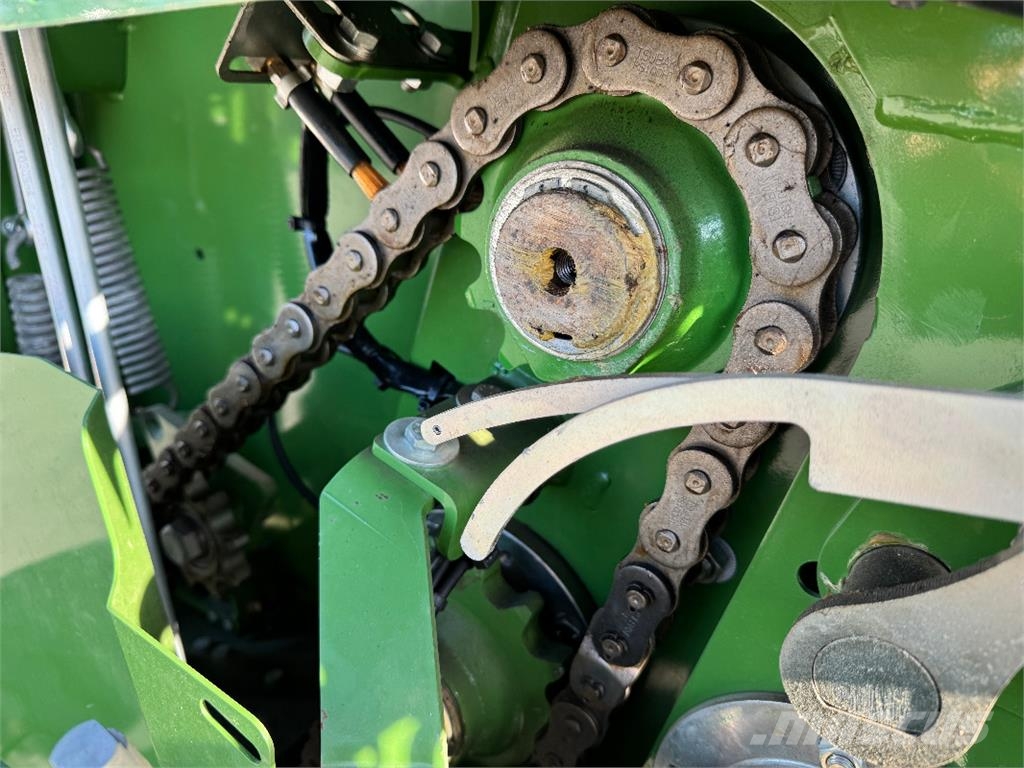Krone Comprima F 125 XC محزمات مستديرة