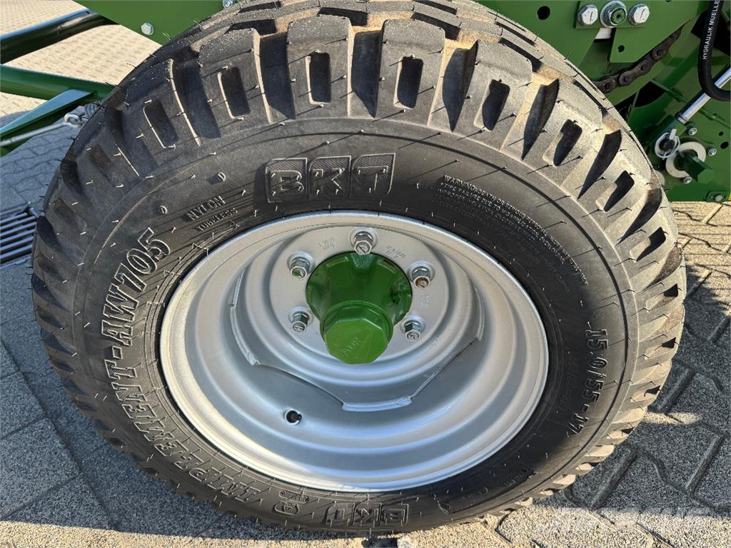 Krone Comprima F 125 XC محزمات مستديرة