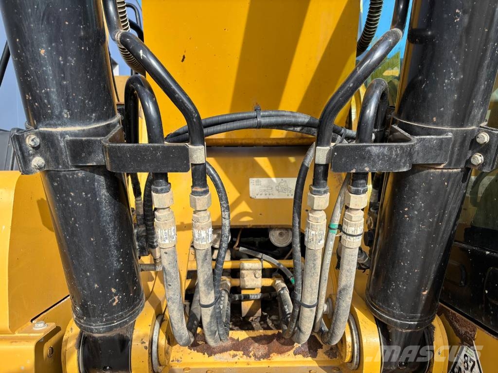 CAT 330 (NEXT GEN) Escavadoras de rastos
