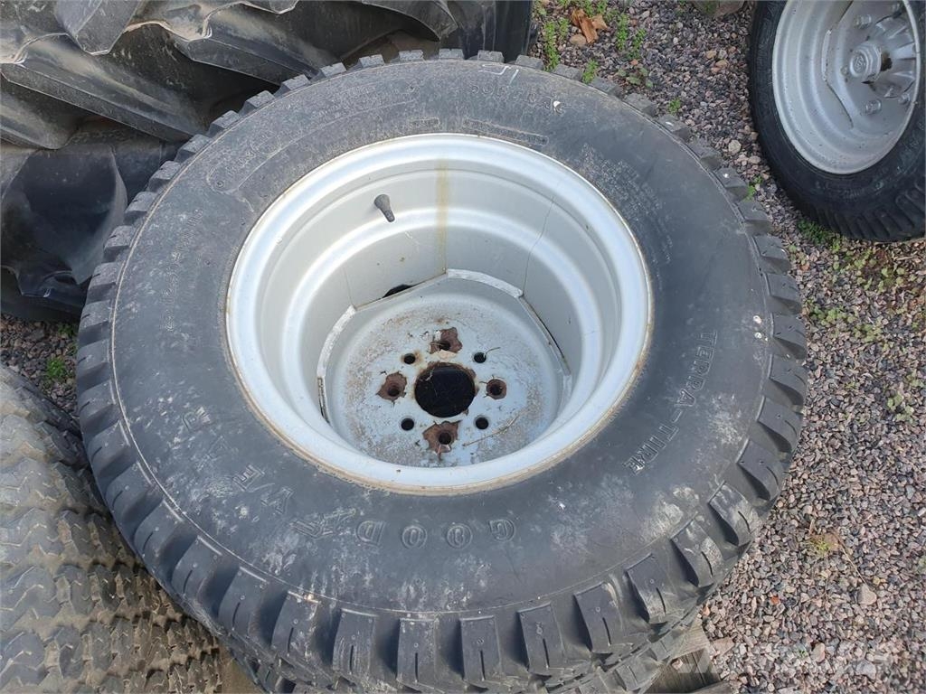 Goodyear 29x12.50-15 x4 Tyres, wheels and rims