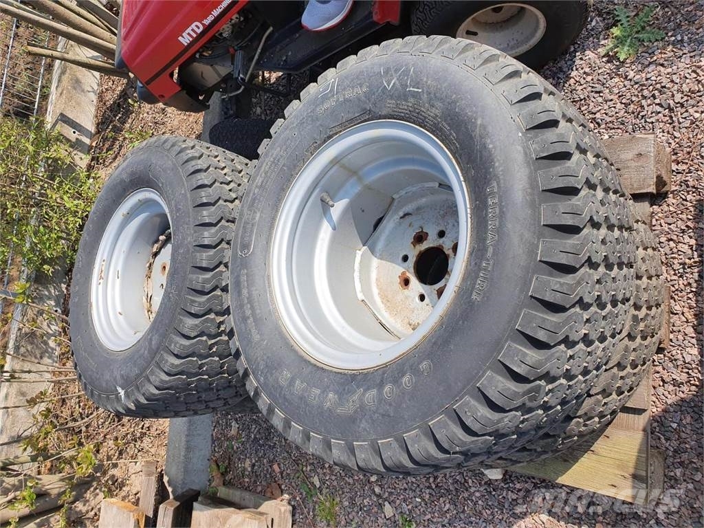 Goodyear 29x12.50-15 x4 Tyres, wheels and rims
