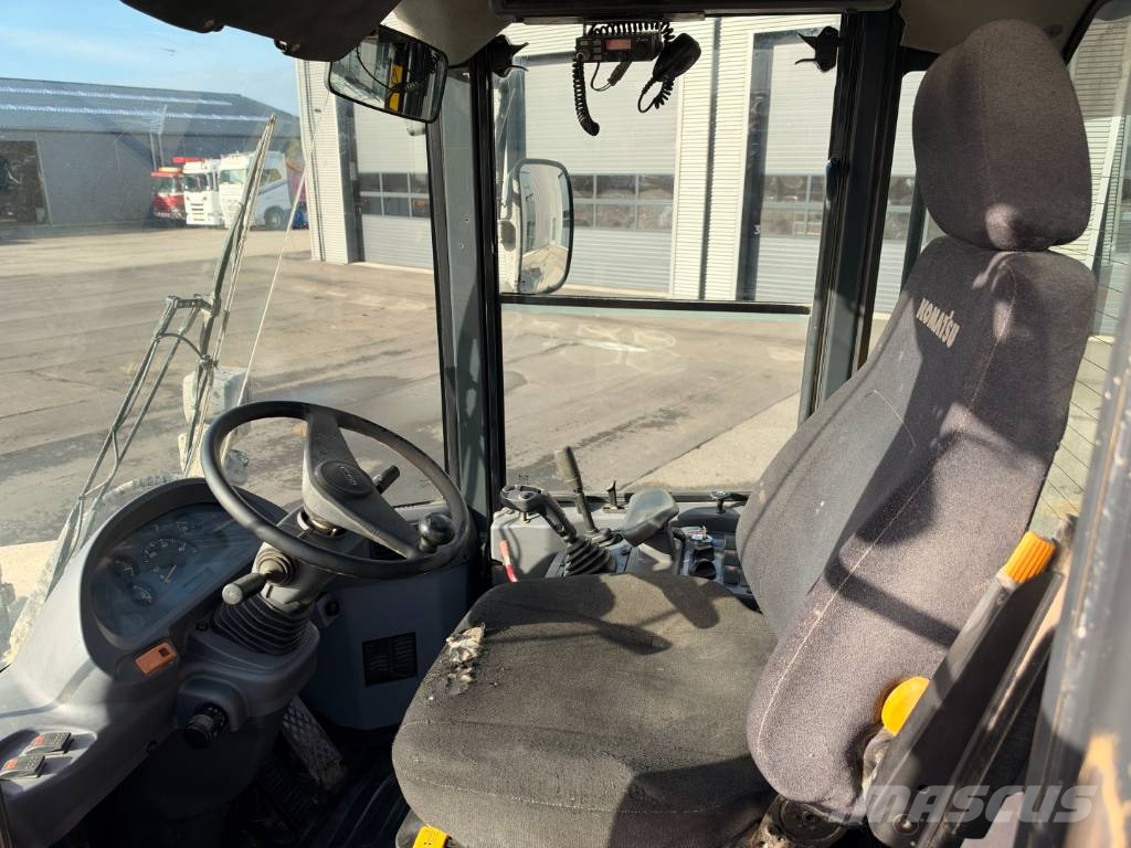 Komatsu WA320-5H 4x2 Wheelloader Læssemaskiner på hjul