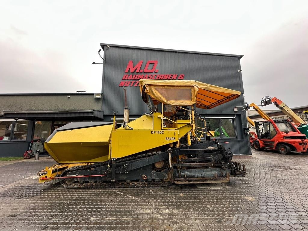 Demag DF 110 C Strassenfertiger