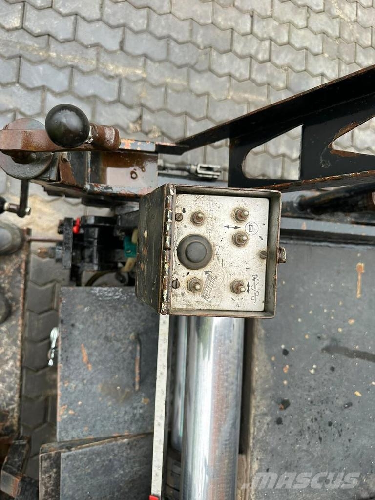 Demag DF 110 C Strassenfertiger