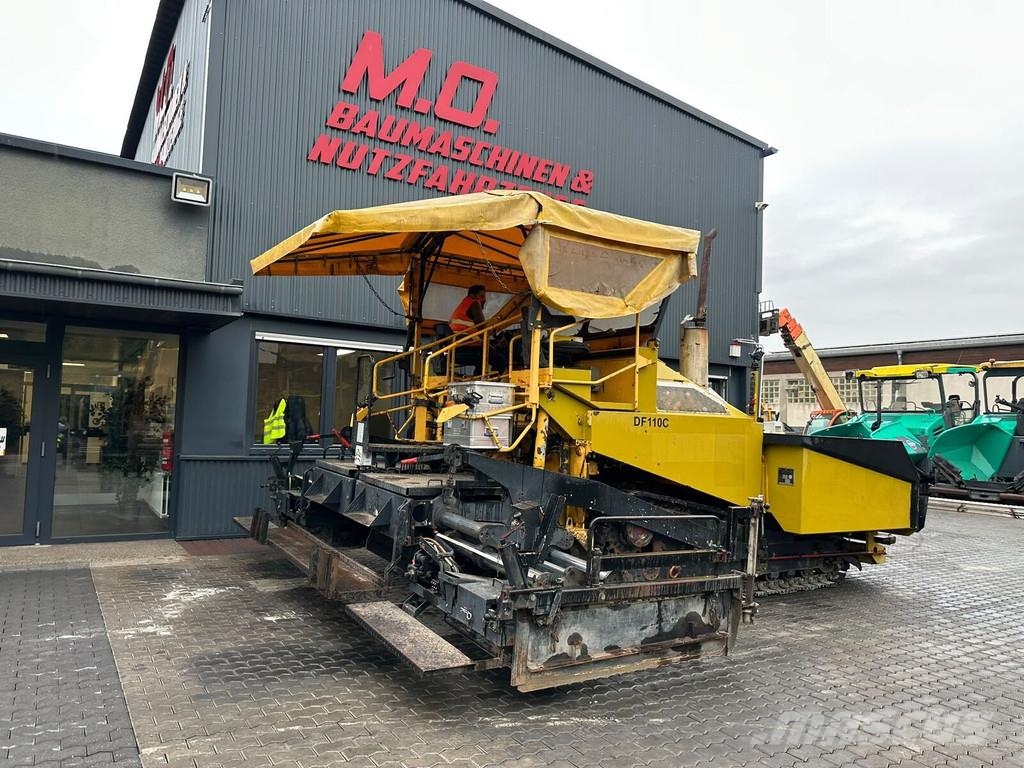 Demag DF 110 C Strassenfertiger