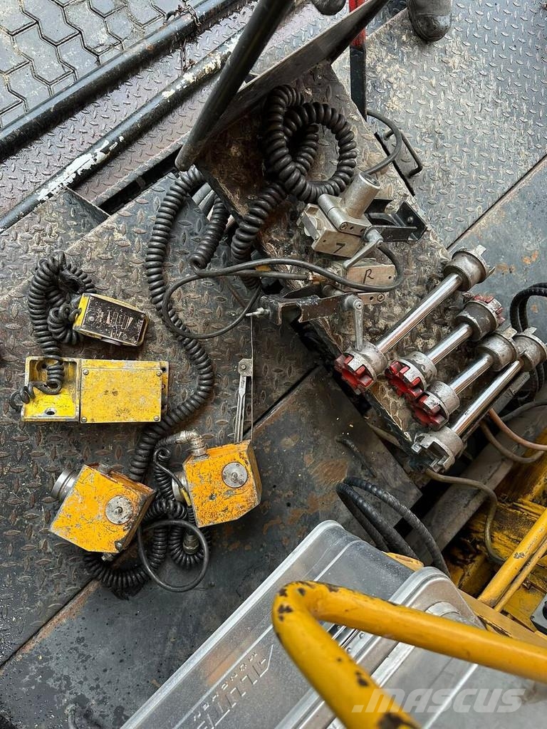 Demag DF 110 C Strassenfertiger