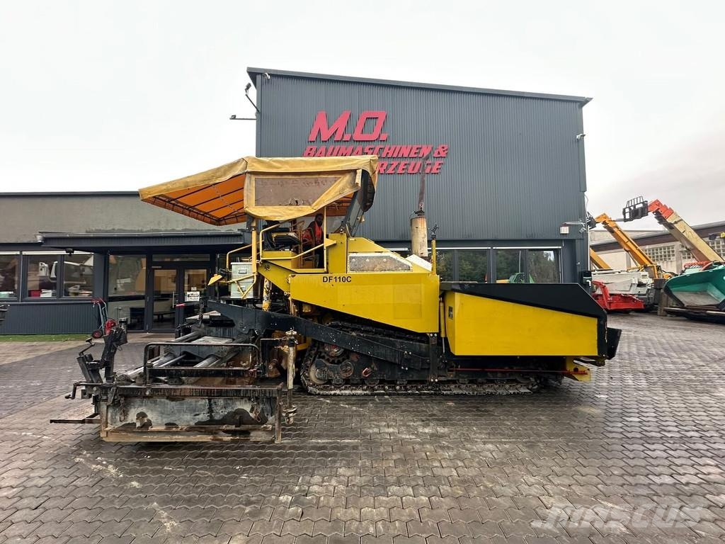 Demag DF 110 C Strassenfertiger