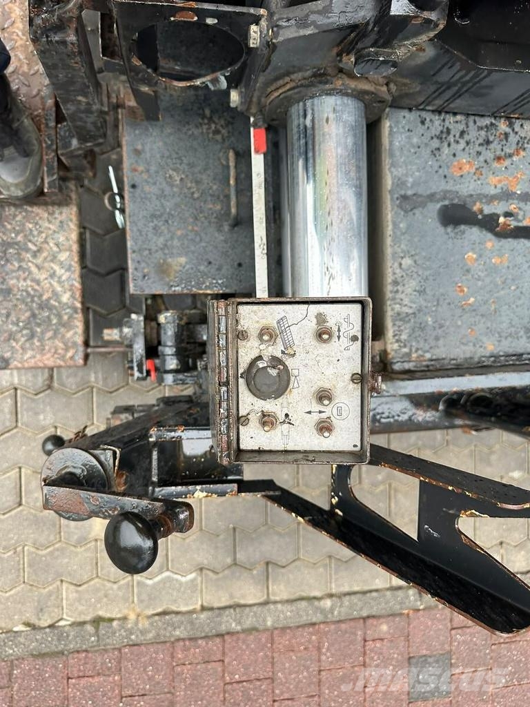Demag DF 110 C Strassenfertiger