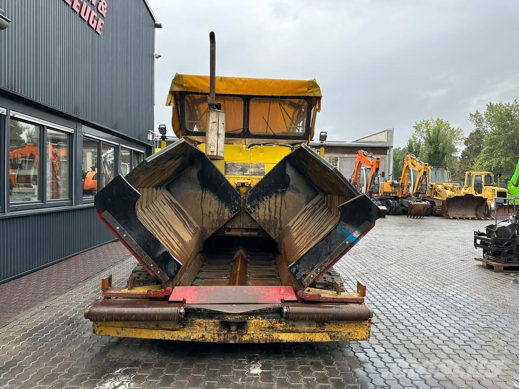 Demag DF 110 C Strassenfertiger