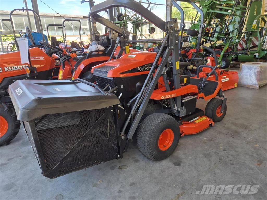 Kubota GZD15 HD-3 Zeroturn + Hochentleerung Tosaerba con operatore a bordo in piedi