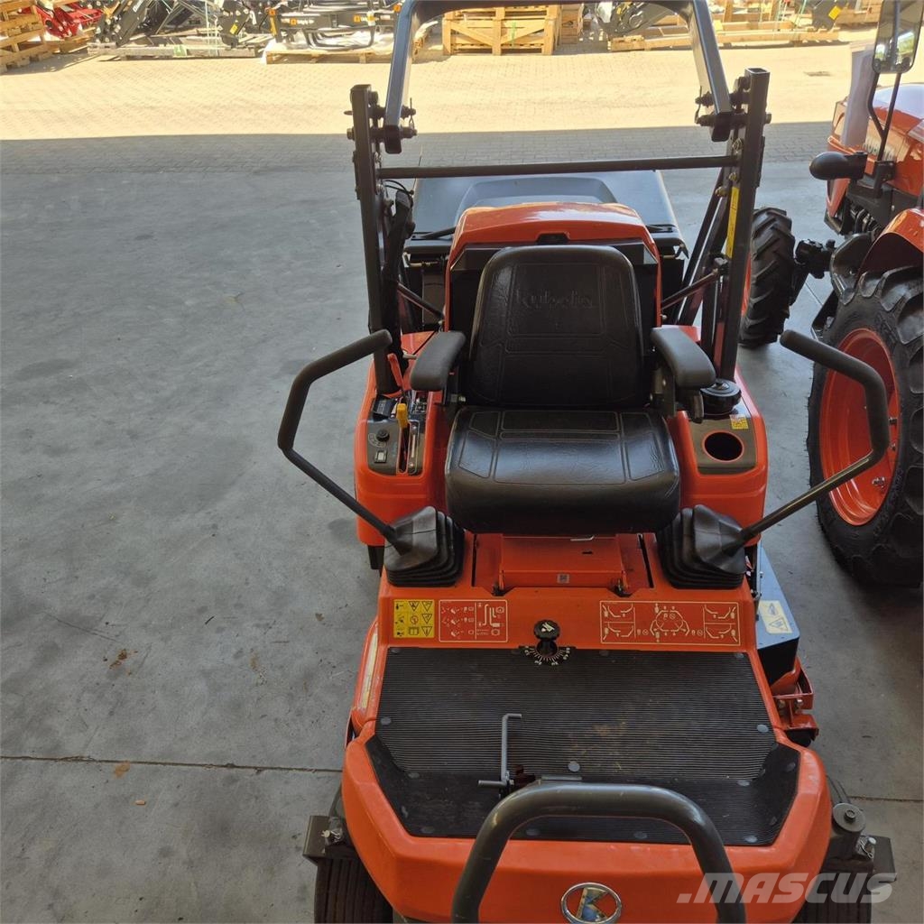 Kubota GZD15 HD-3 Zeroturn + Hochentleerung Tosaerba con operatore a bordo in piedi
