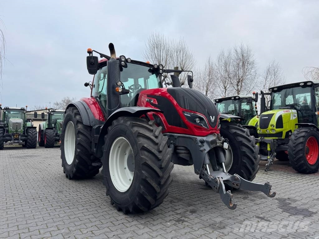 Valtra T234 VERSU Traktory