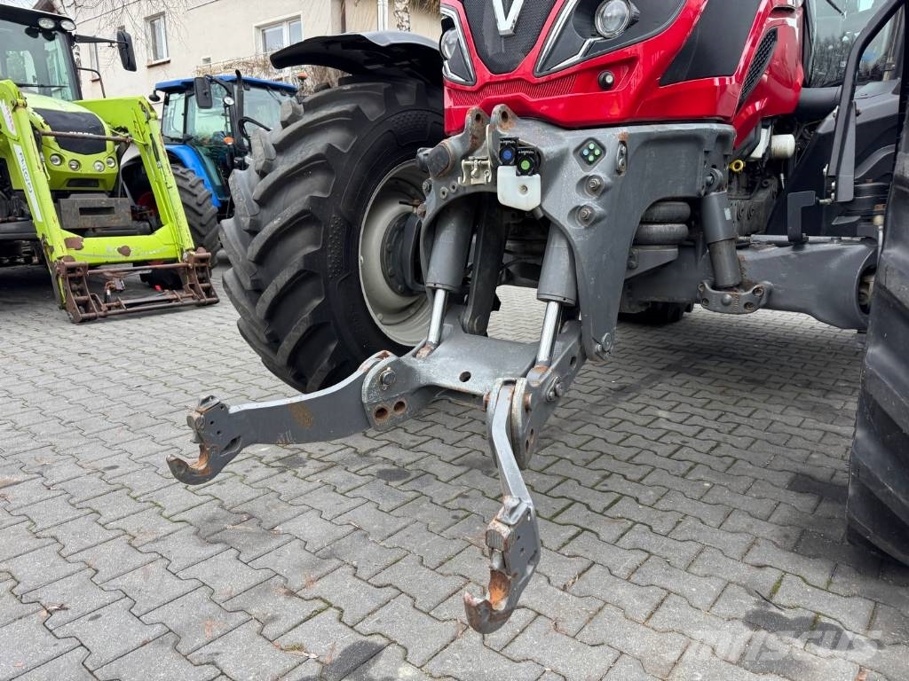 Valtra T234 VERSU Traktory