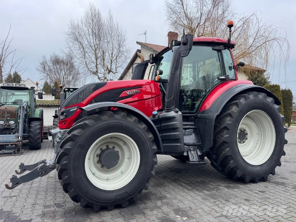 Valtra T234 VERSU Traktory