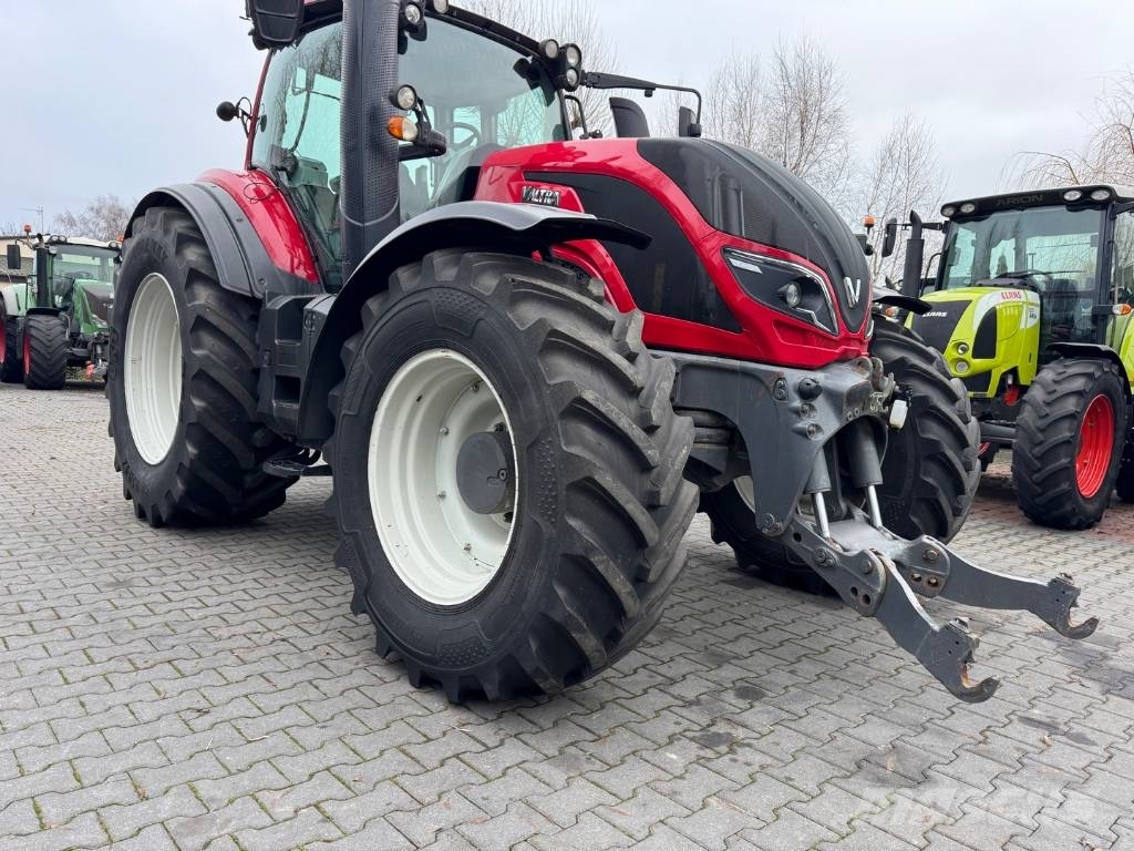 Valtra T234 VERSU Traktory