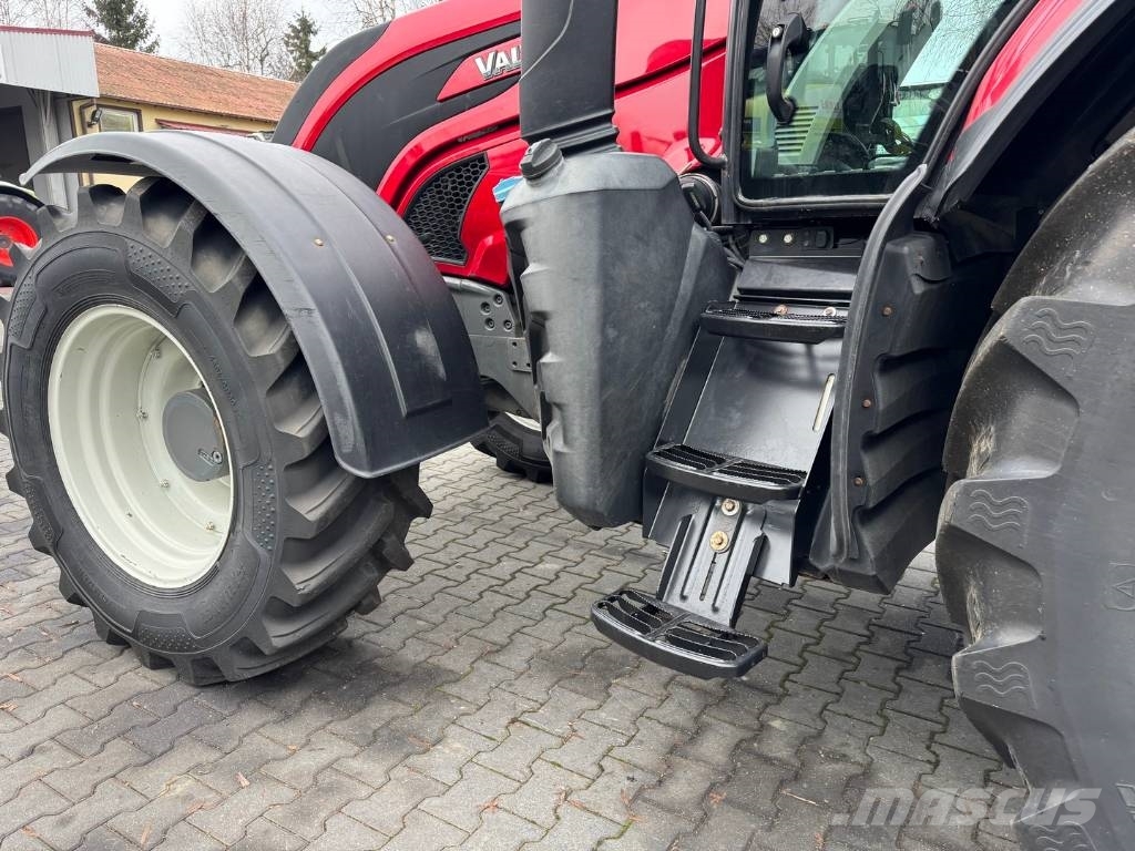 Valtra T234 VERSU Traktory