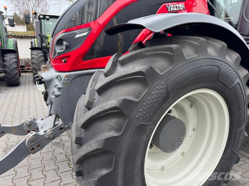 Valtra T234 VERSU Traktory