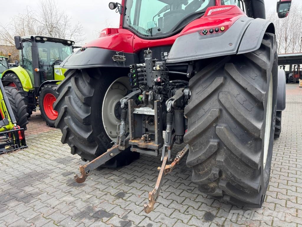 Valtra T234 VERSU Traktory