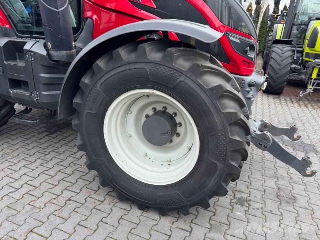 Valtra T234 VERSU Traktory