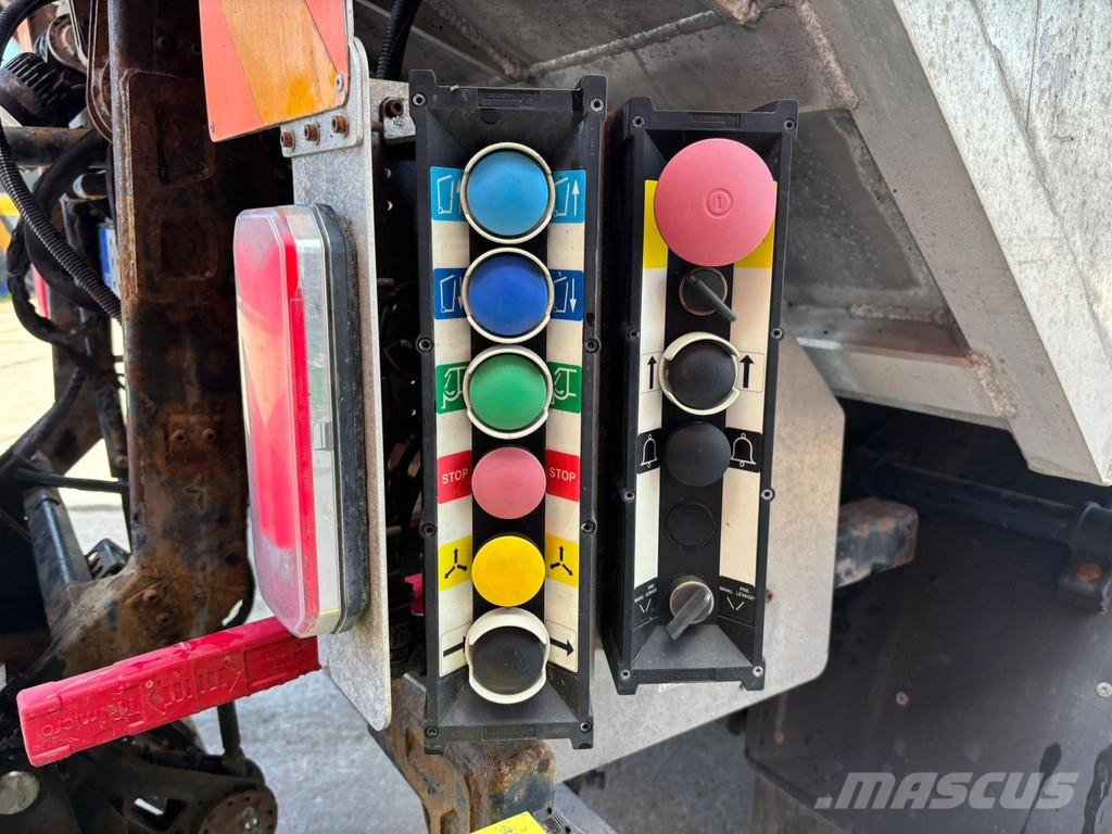 Mitsubishi Fuso Canter 7C18 4x2 FAUN URBANEA Camiones de basura