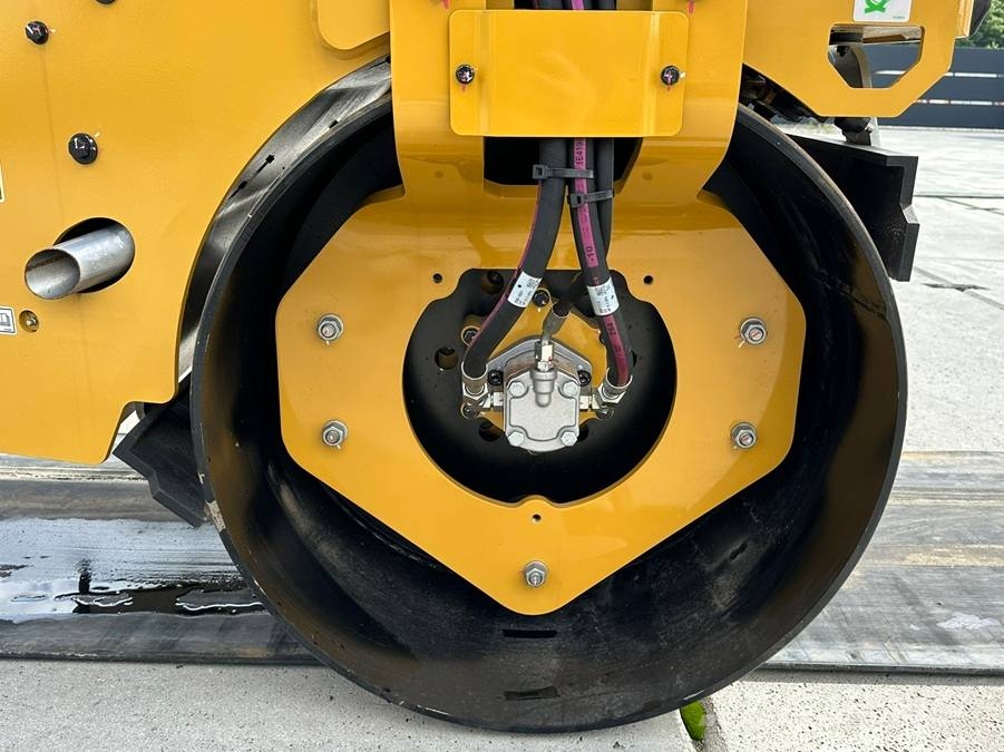 CAT CB 2.5 GC Çift tamburlu silindirler