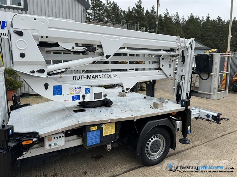 Mercedes-Benz SPRINTER 卡車裝載高空作業車