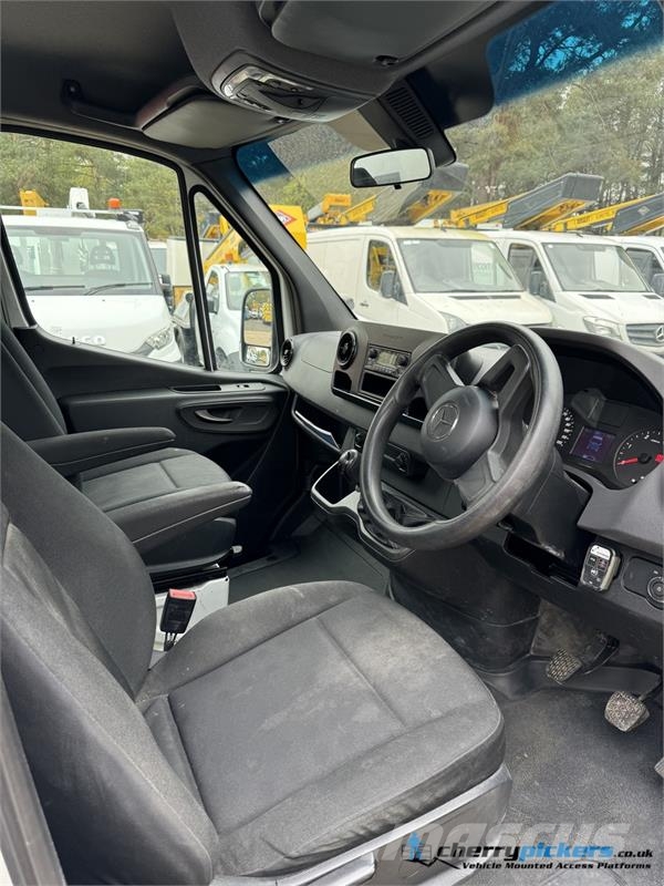 Mercedes-Benz SPRINTER 卡車裝載高空作業車