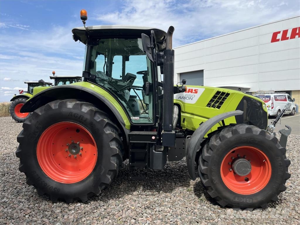 CLAAS ARION 650 Traktorer