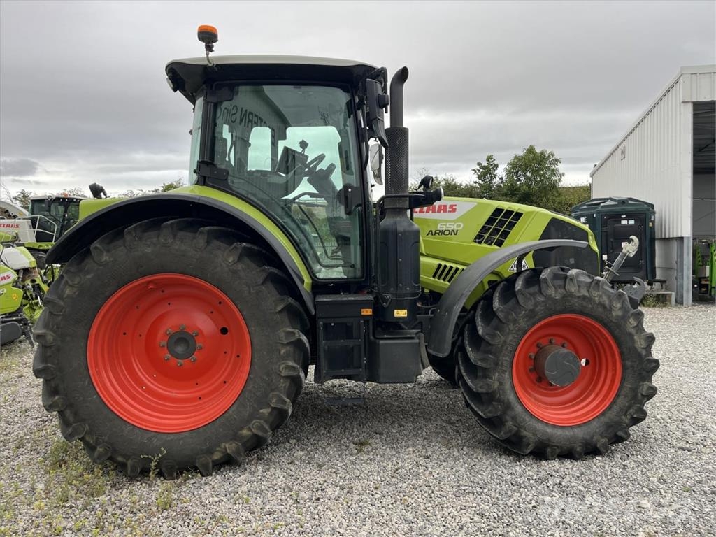 CLAAS ARION 650 Traktorit