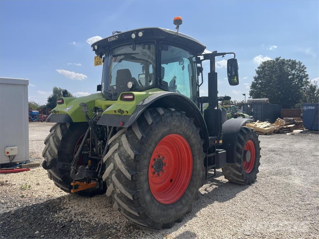 CLAAS ARION 650 HEXASHIFT Tractoren