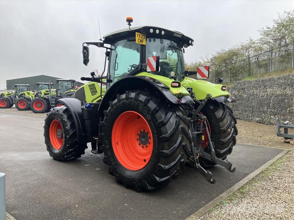 CLAAS AXION 870 Trattori