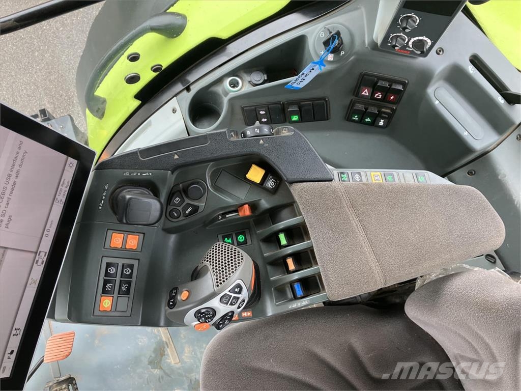 CLAAS AXION 870 Trattori
