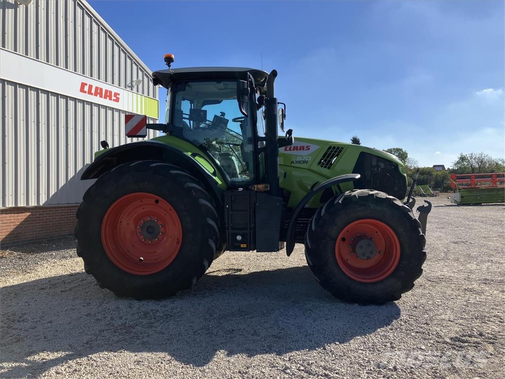 CLAAS AXION 870 Tractors