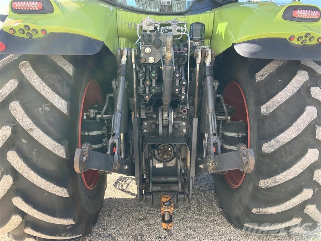 CLAAS AXION 870 الجرارات
