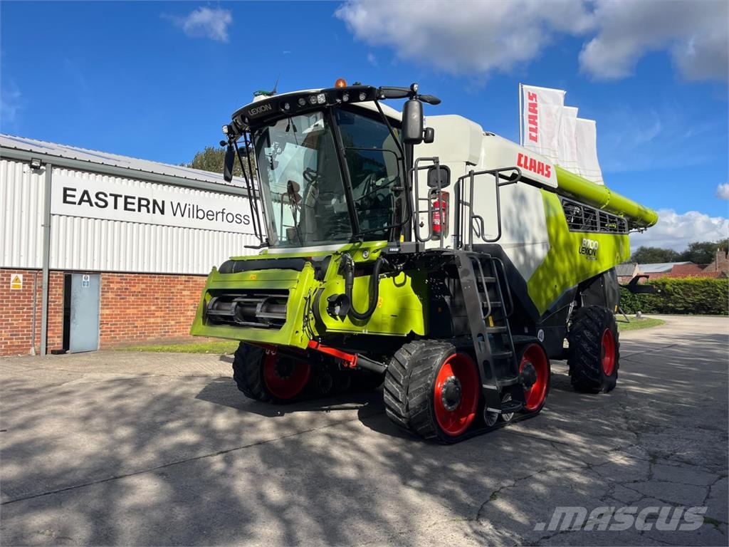 CLAAS LEXION 8700TT C/W CF1230 CONVIO FLEX CUTTERBAR (59 Combine harvesters