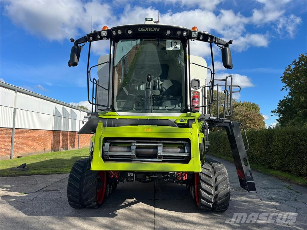 CLAAS LEXION 8700TT C/W CF1230 CONVIO FLEX CUTTERBAR (59 Combine harvesters