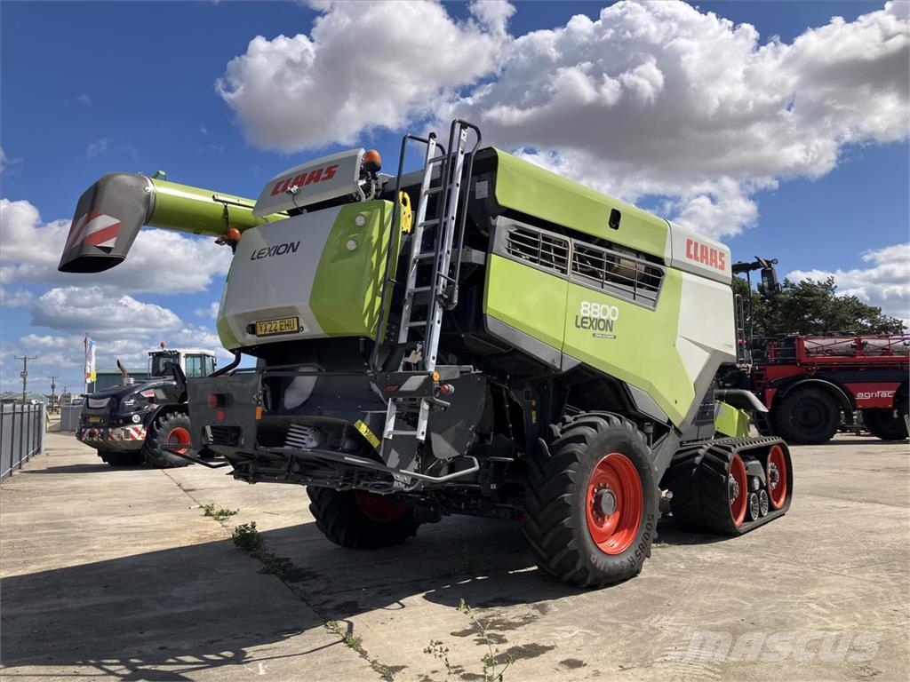 CLAAS LEXION 8800 TT Combine harvesters