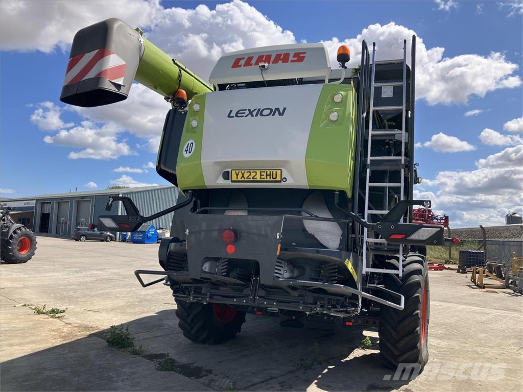CLAAS LEXION 8800 TT Combine harvesters