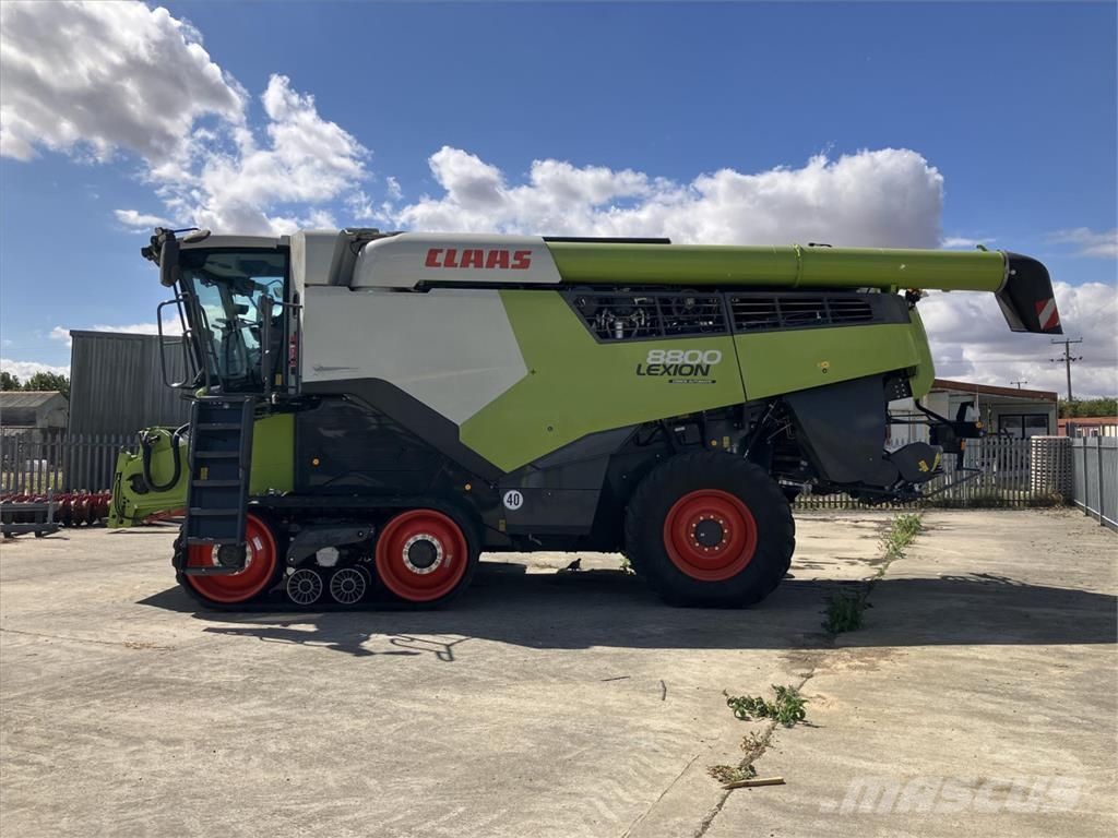 CLAAS LEXION 8800 TT Combine harvesters