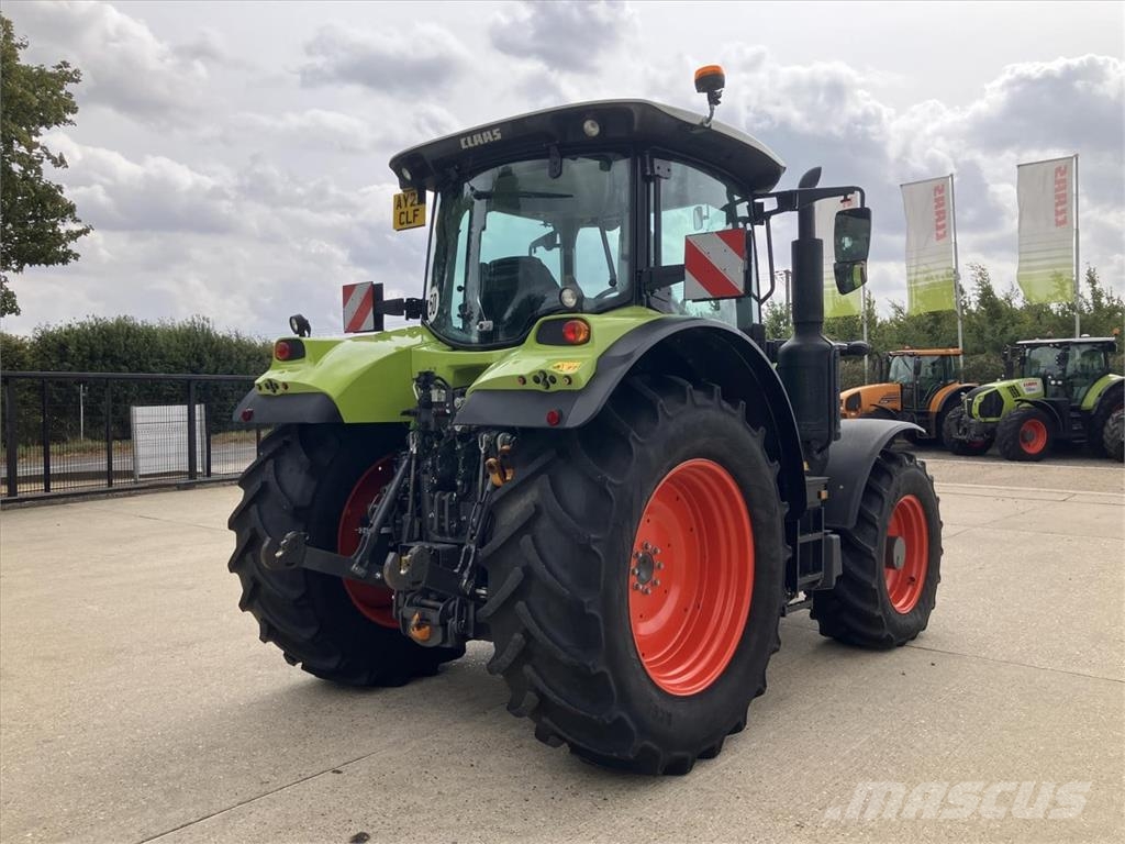 CLAAS ARION 530 Tractoren