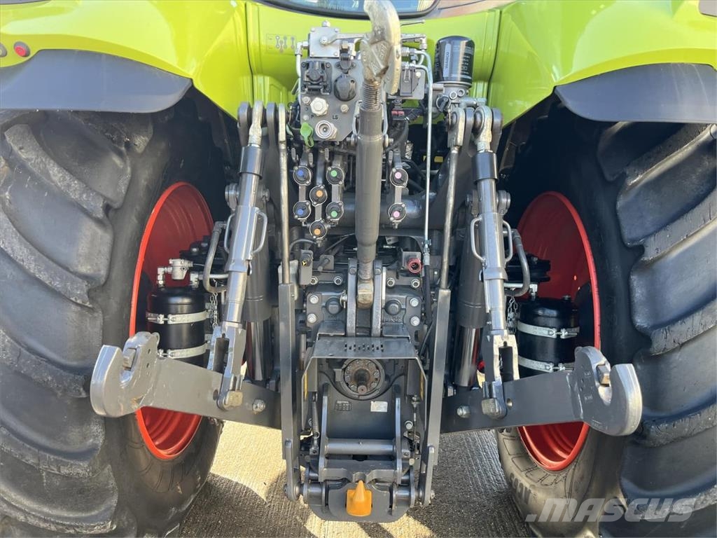 CLAAS AXION 830 CMATIC Traktorit