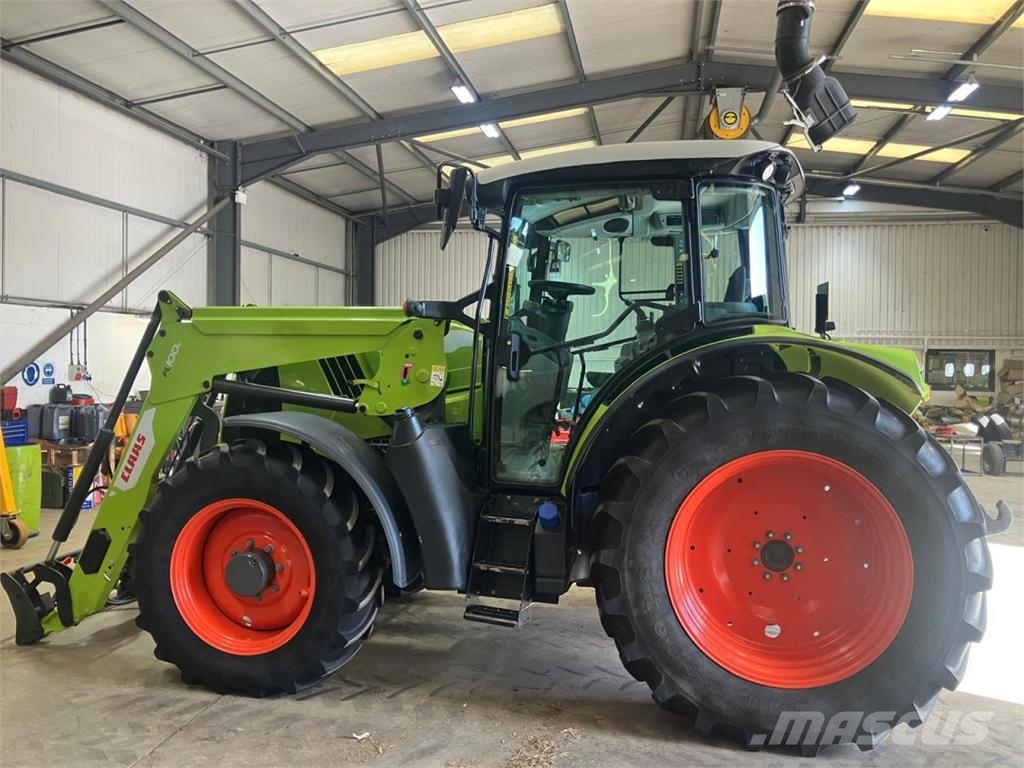 CLAAS ARION 440 and FL100 Tractores
