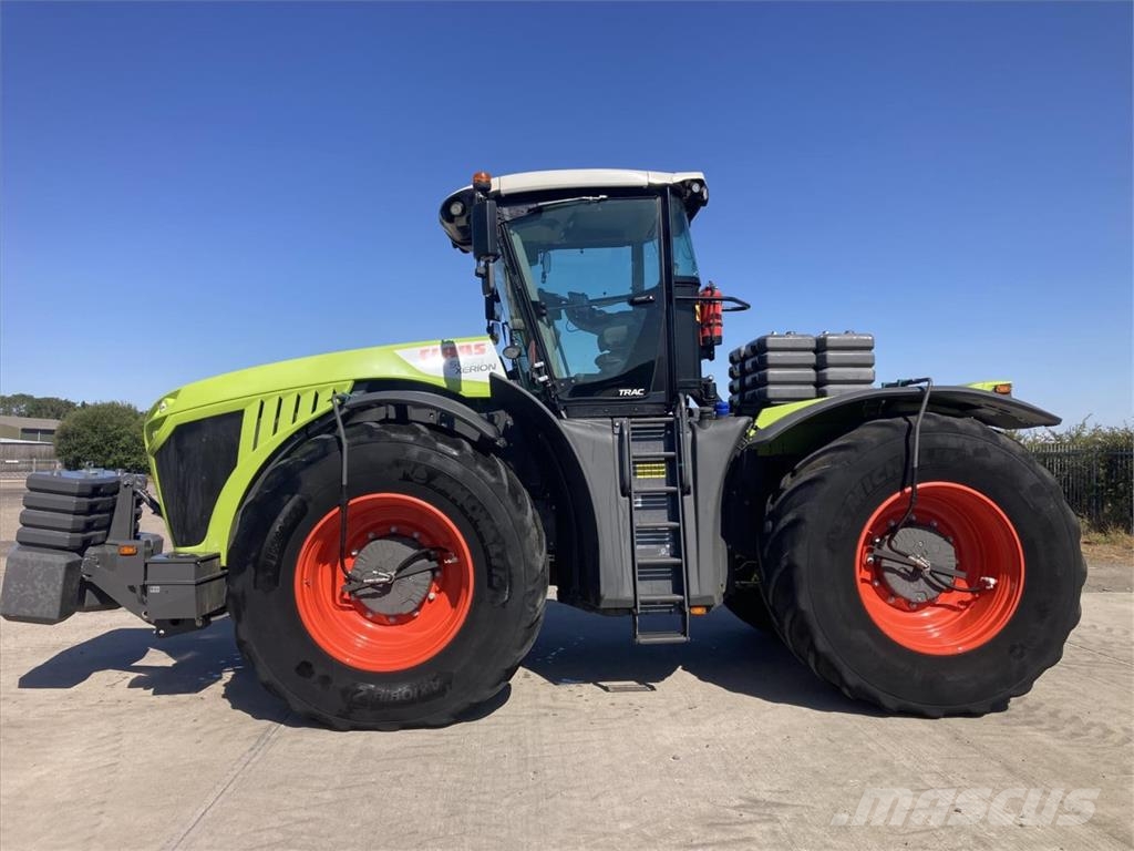 CLAAS XERION 5000 TRAC الجرارات